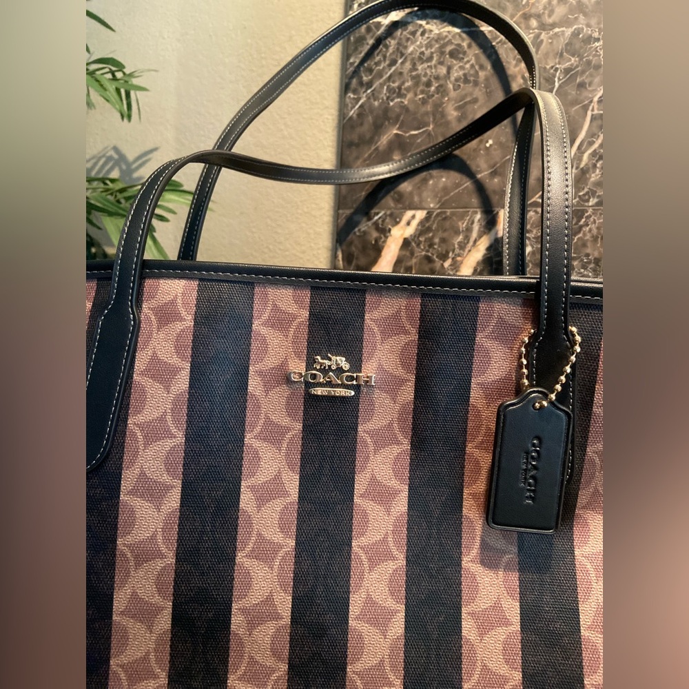 Coach Large City Tote Bag in Signature Canvas with Stripe. - Picture 4 of 11